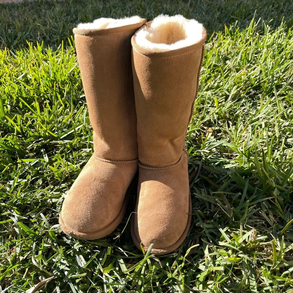 UGG Classic Tall chestnut Size 5 womens winter boots cozy and warm